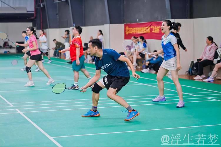 羽毛球趣味竞技:亲临体育活动 羽毛球趣味竞技:亲临体育活动